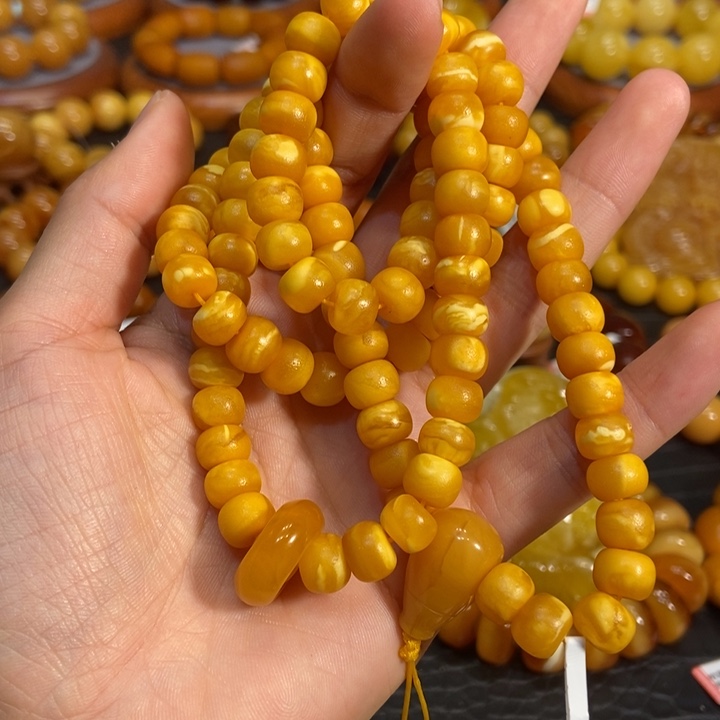 琥珀颈饰未镶嵌走*人蜜蜡