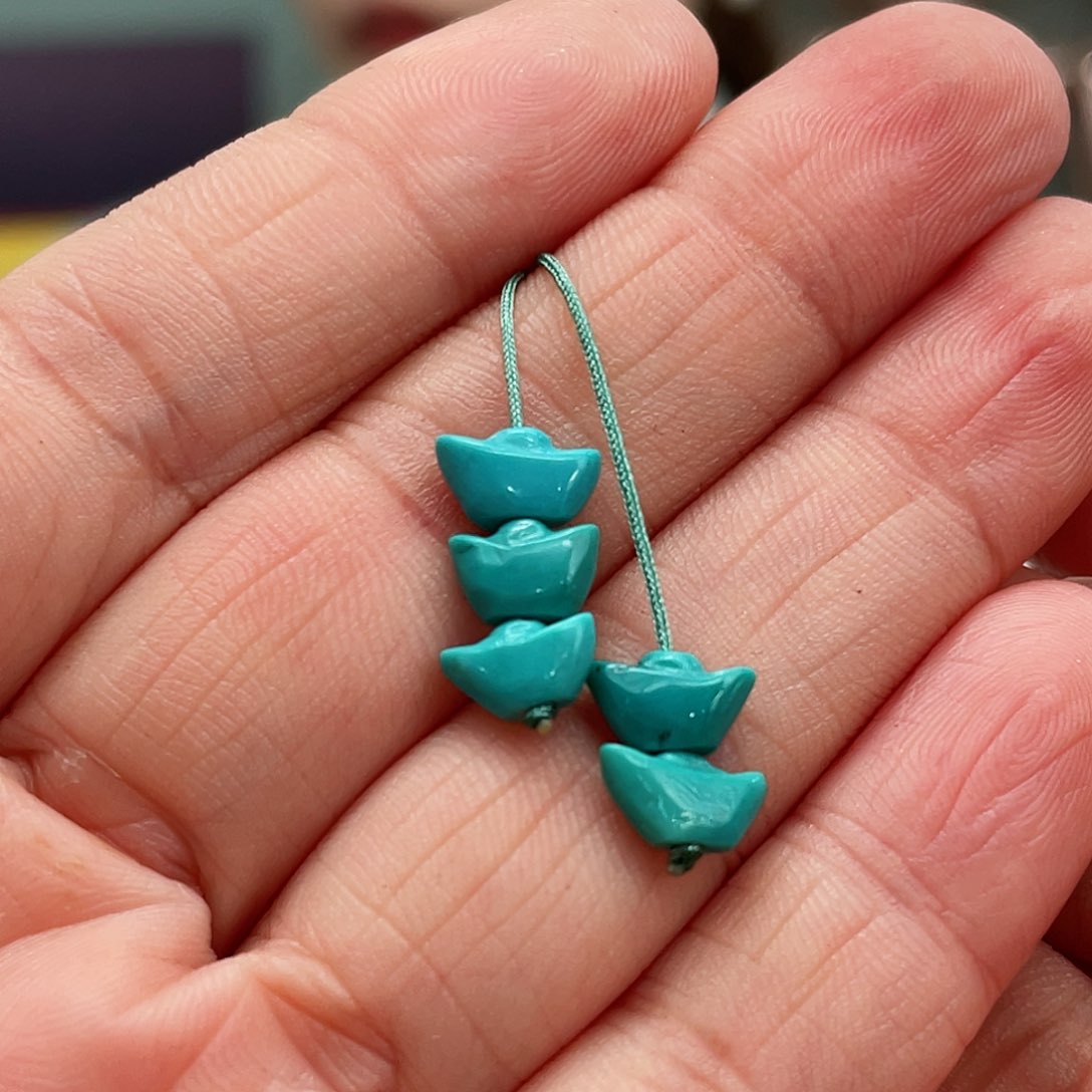 绿松石颈饰未镶嵌