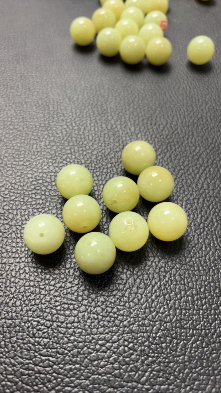 辽宁和田玉黄白老玉卡16单珠子！随机发一颗珠子顶珠配珠