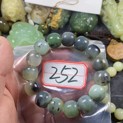 未镶嵌蛇纹石玉手链
