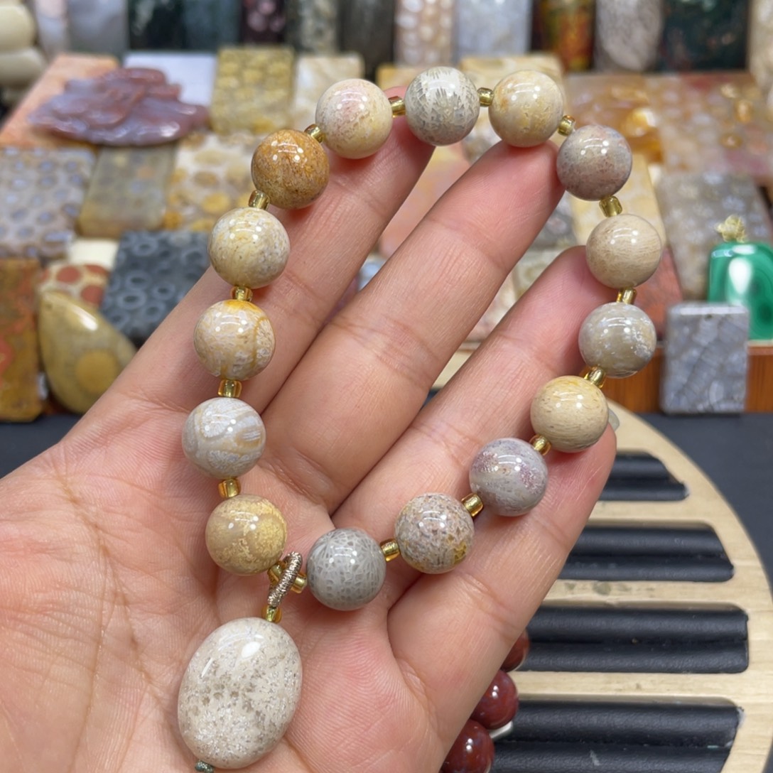 硅化玉未镶嵌颈饰k13