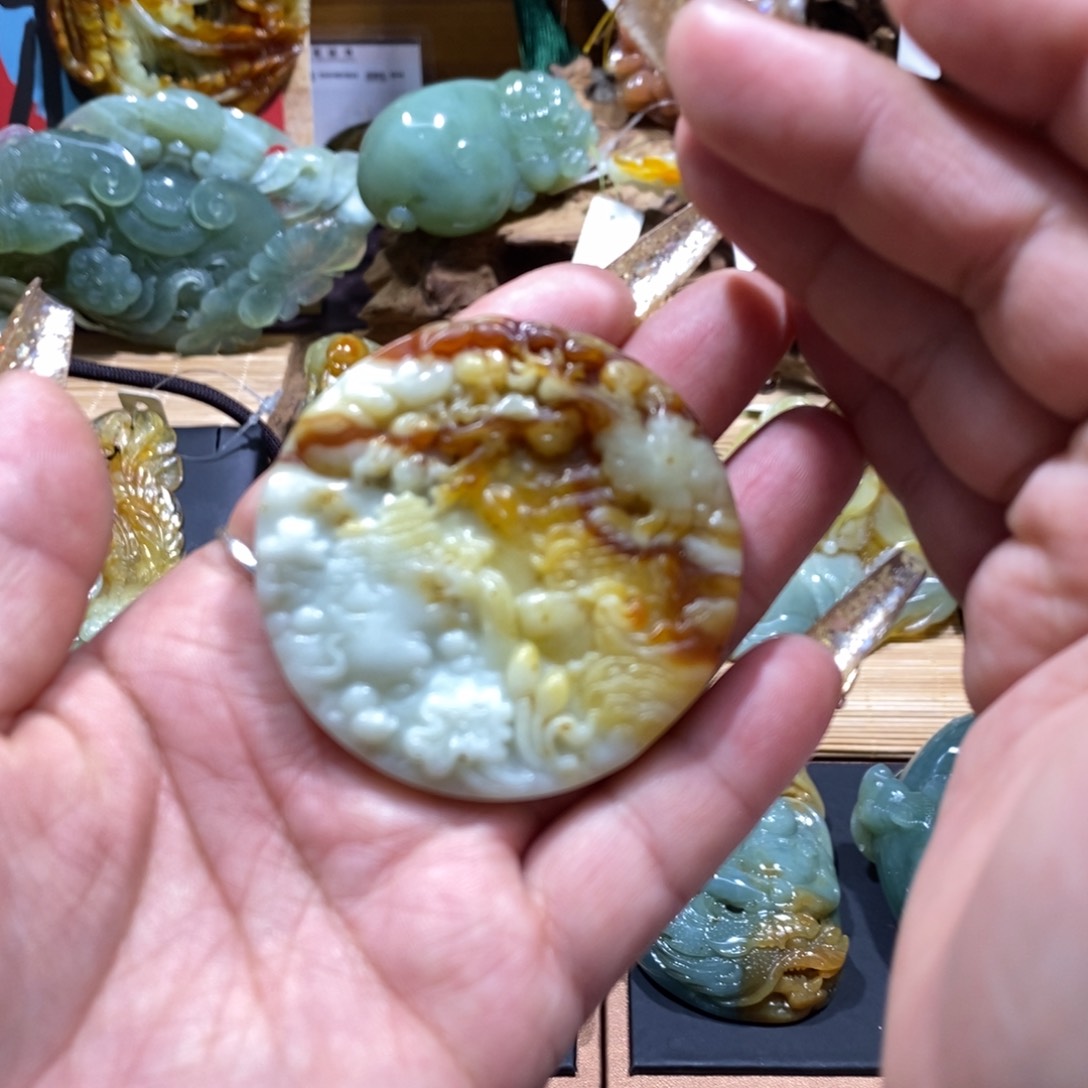 蛇纹石玉颈饰未镶嵌