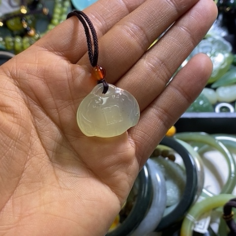 岫玉颈饰未镶嵌挂件