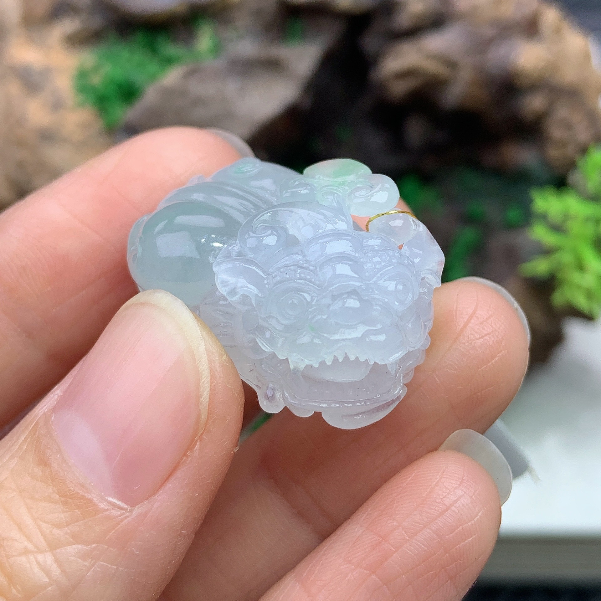 天然缅甸A货翡翠冰飘金丝绿小貔貅吊坠，尺寸26.5-16.1-11.3mm