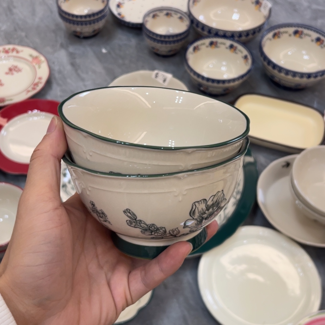 陶瓷微瑕餐具介意勿拍，满18飞！