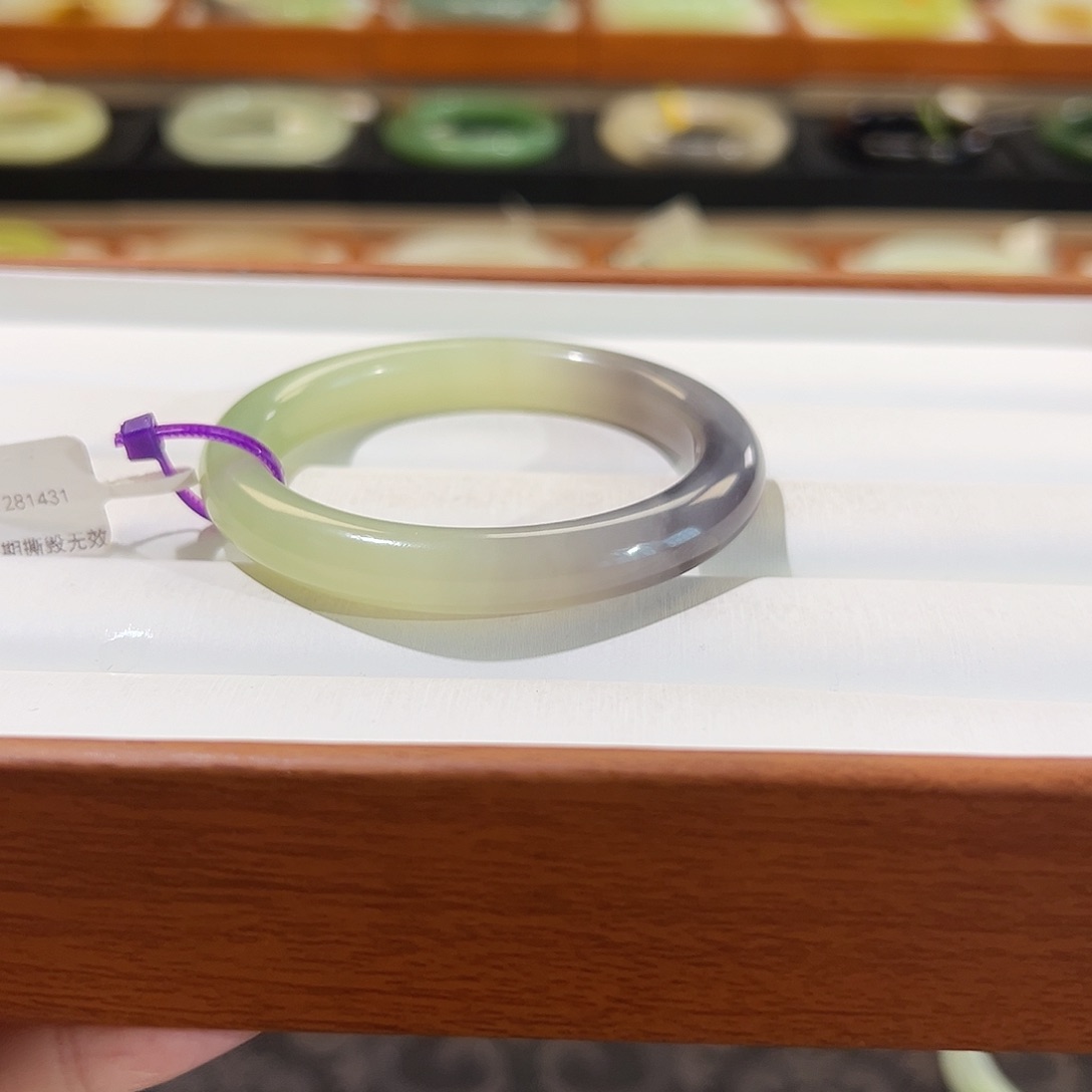 和田玉手镯未镶嵌?**?