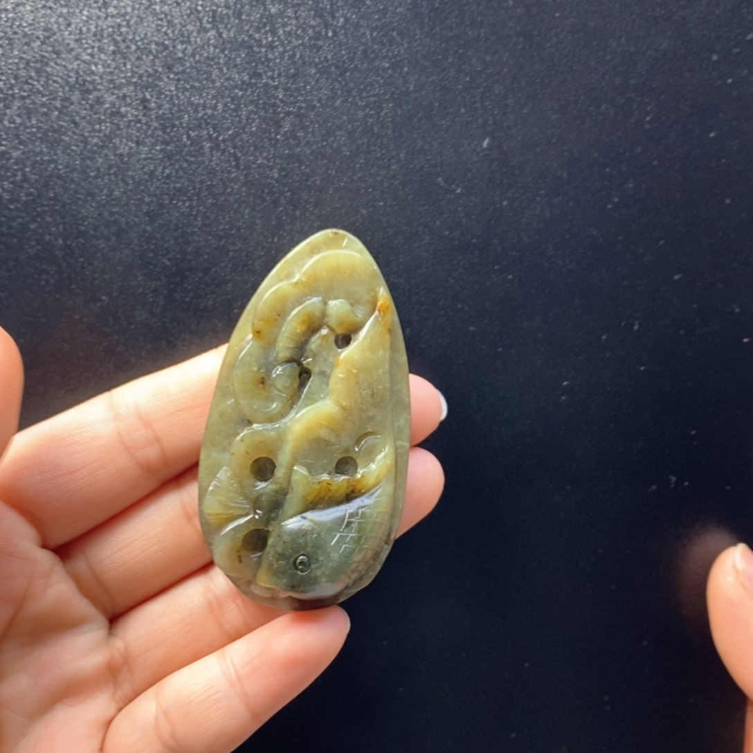 蛇纹石玉颈饰未镶嵌