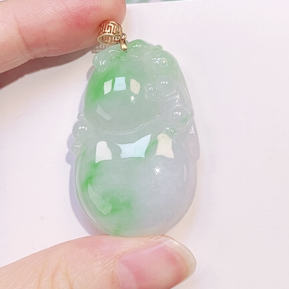 
缅甸天然翡翠A货 冰飘花阳绿大葫芦吊坠 18k金镶