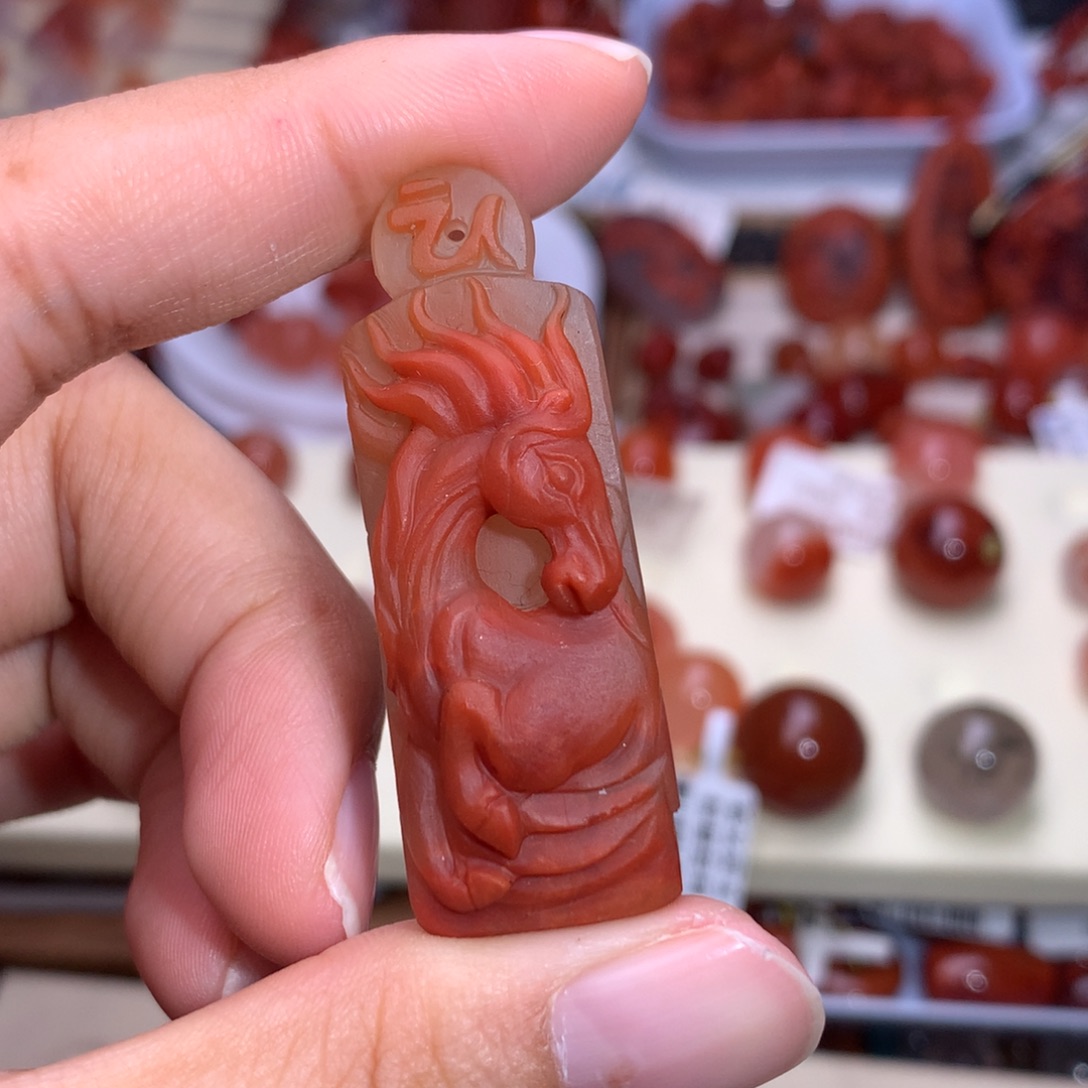 春***和南红玛瑙未镶嵌珠宝半成品马