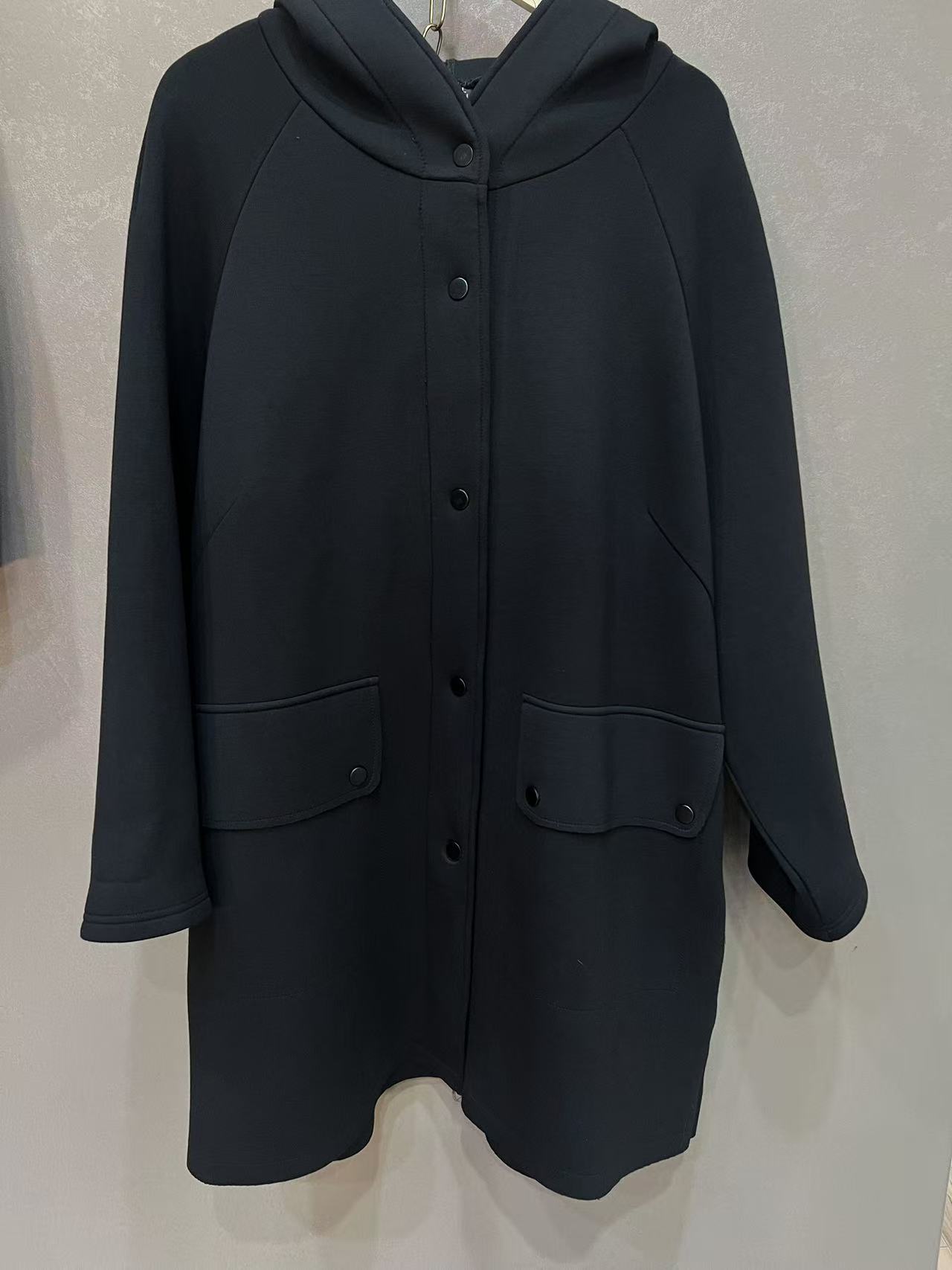 P-45黑色带帽女外套