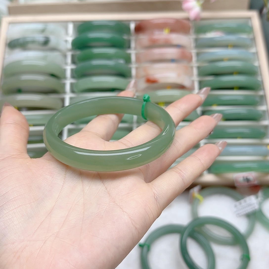 石英质玉手镯未镶嵌6364口径