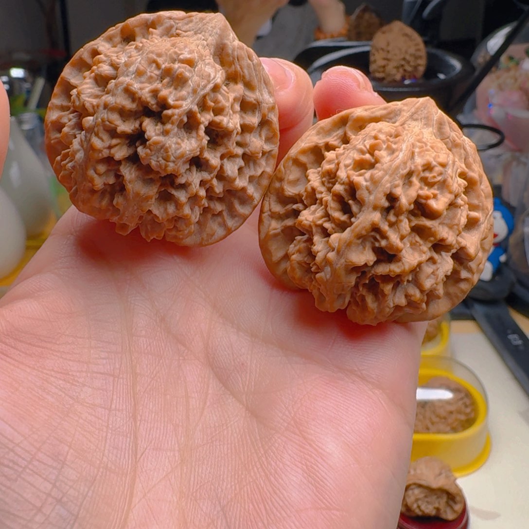 核桃把件41尺寸满天星