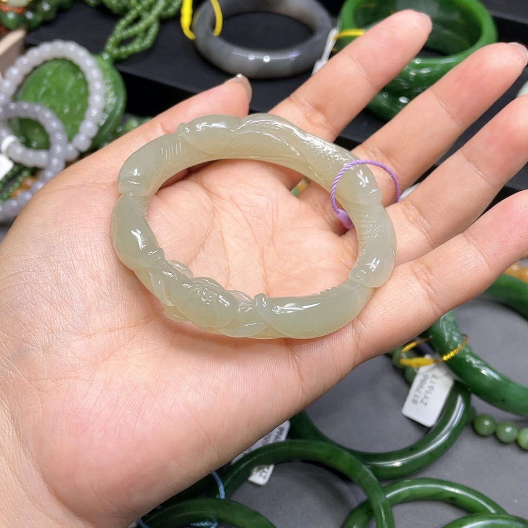 和田玉手镯5657圈口61未镶嵌