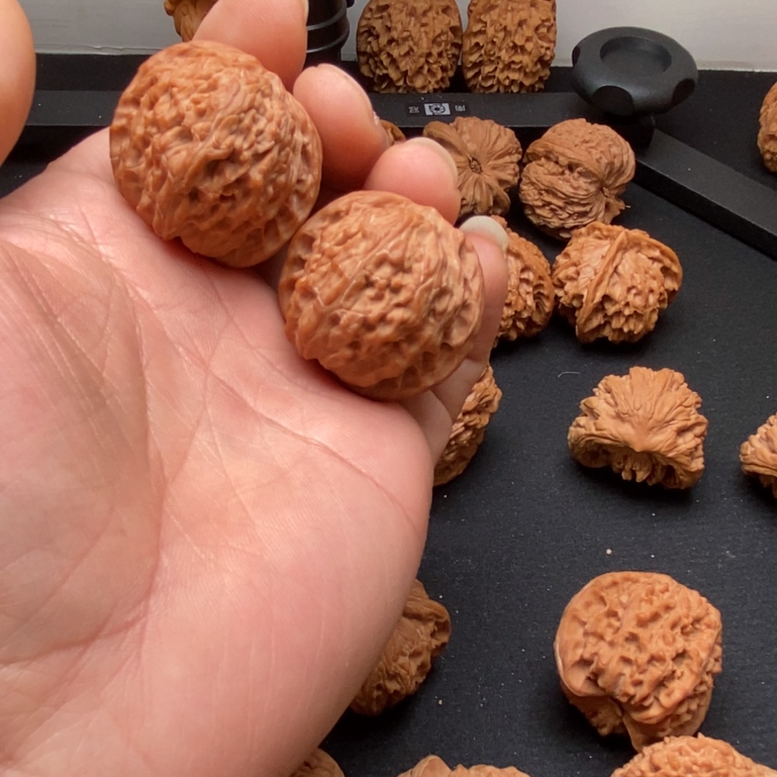 闪***狗把件桃核文玩核头