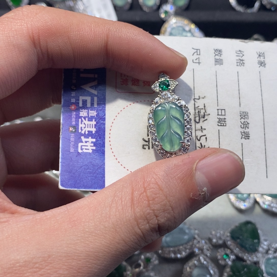 翡翠颈饰未镶嵌翡翠