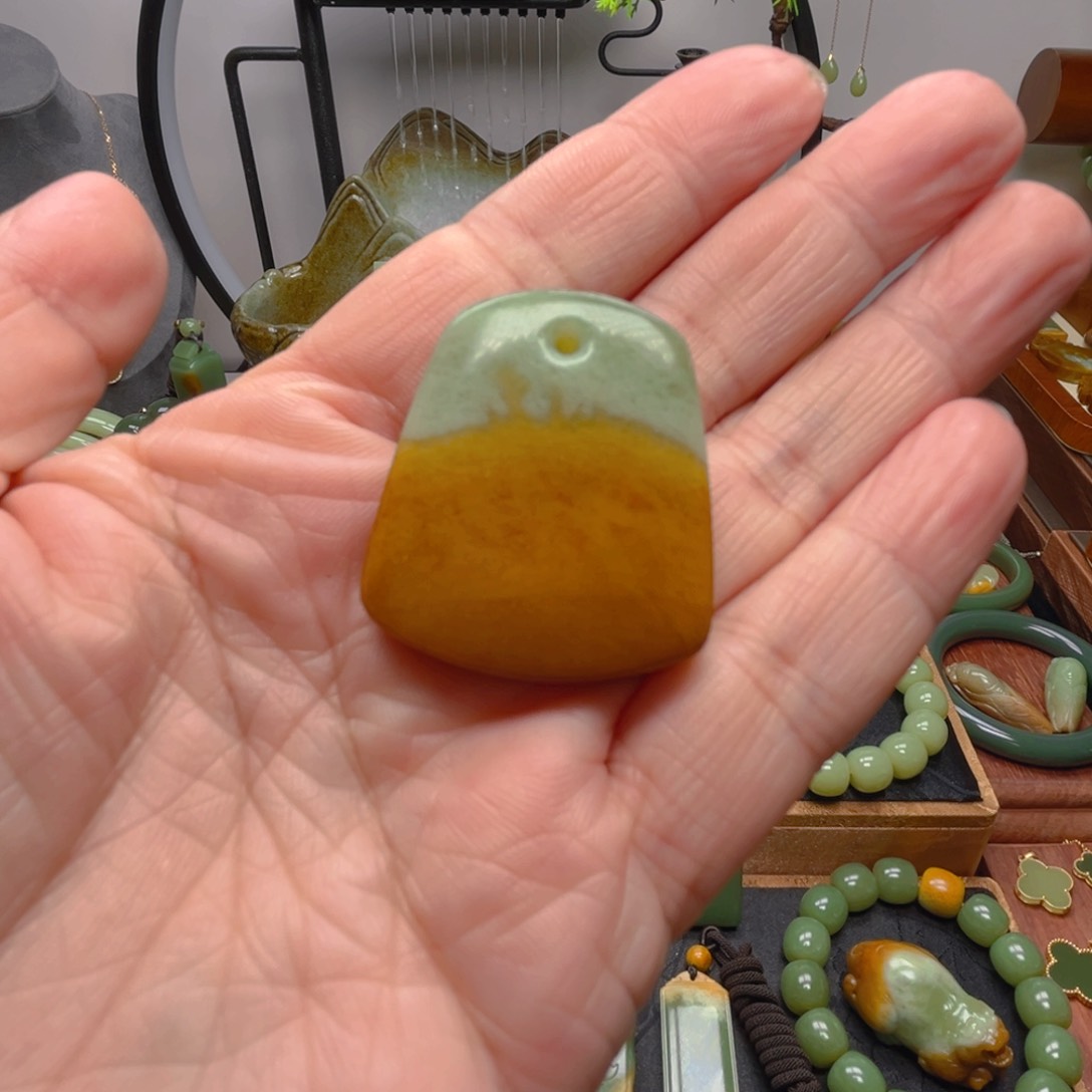 岫岩河磨玉（透闪石质玉）吊坠未镶嵌