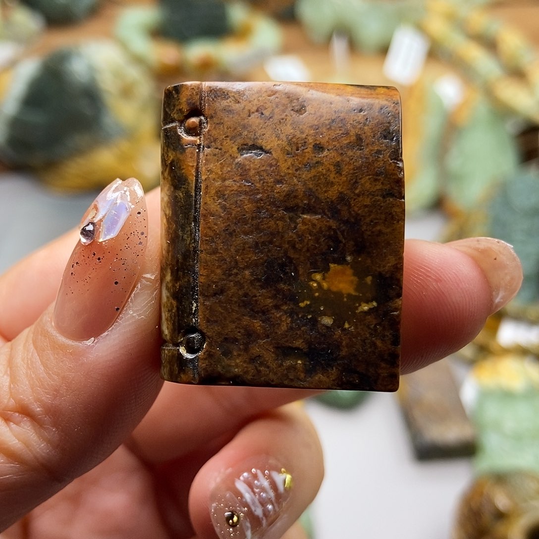 岫岩河磨玉（透闪石质玉）挂坠未镶嵌