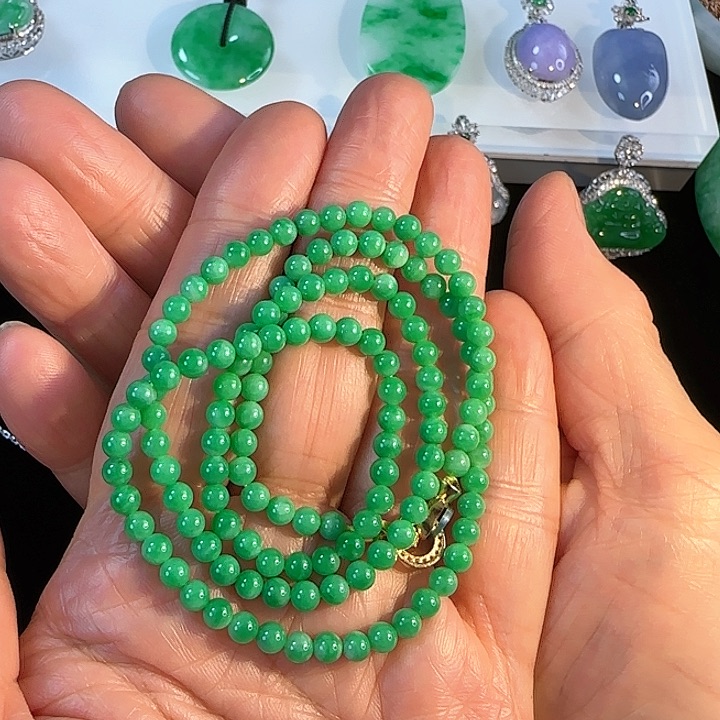 翡翠颈饰未镶嵌圆珠