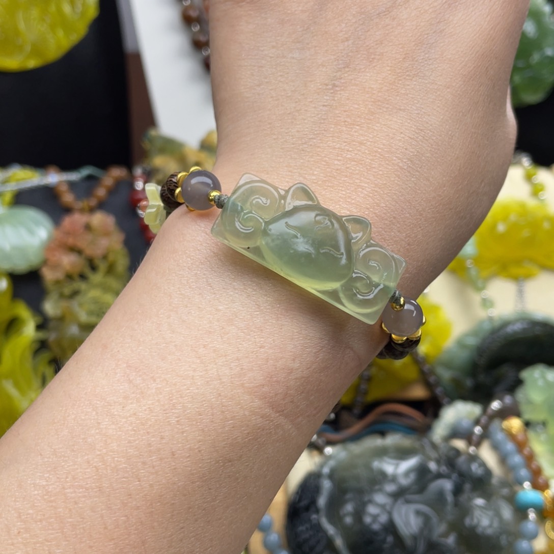 未镶嵌蛇纹石玉颈饰