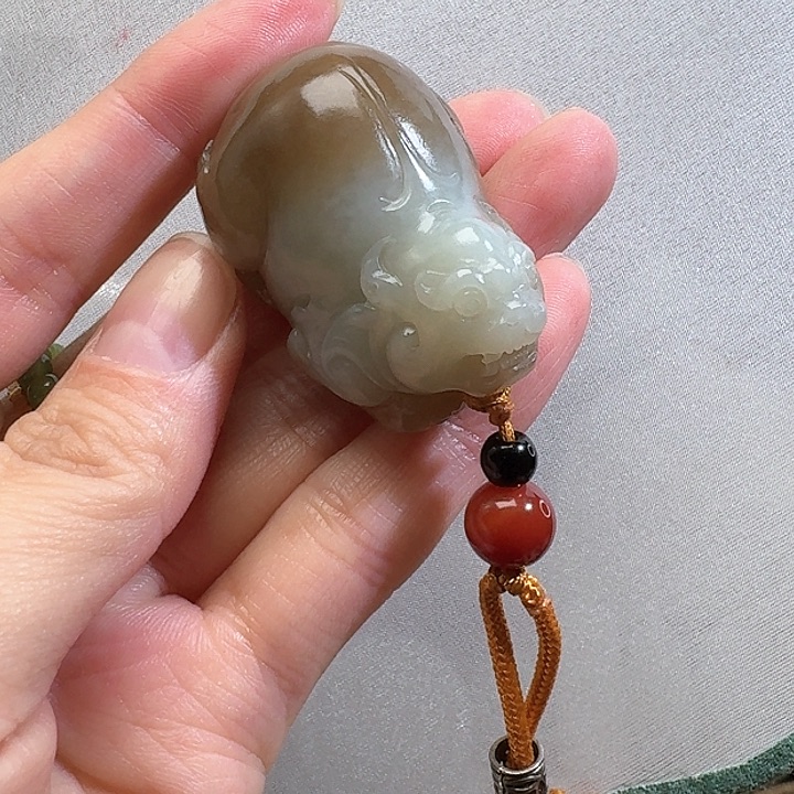 和田玉颈饰未镶嵌且末金山糖白41g