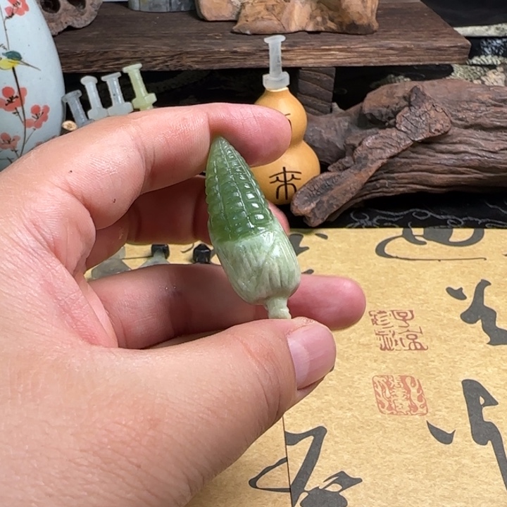 蛇纹石玉颈饰未镶嵌