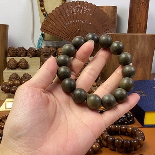 老山檀香微瑕疵阴沉1.5手串