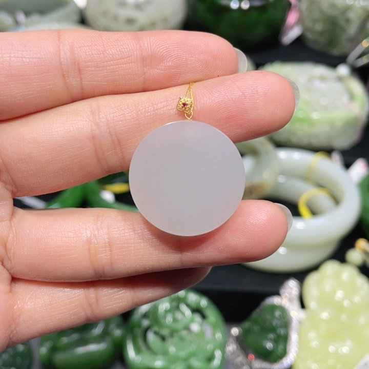 和田玉吊坠18K金镶嵌