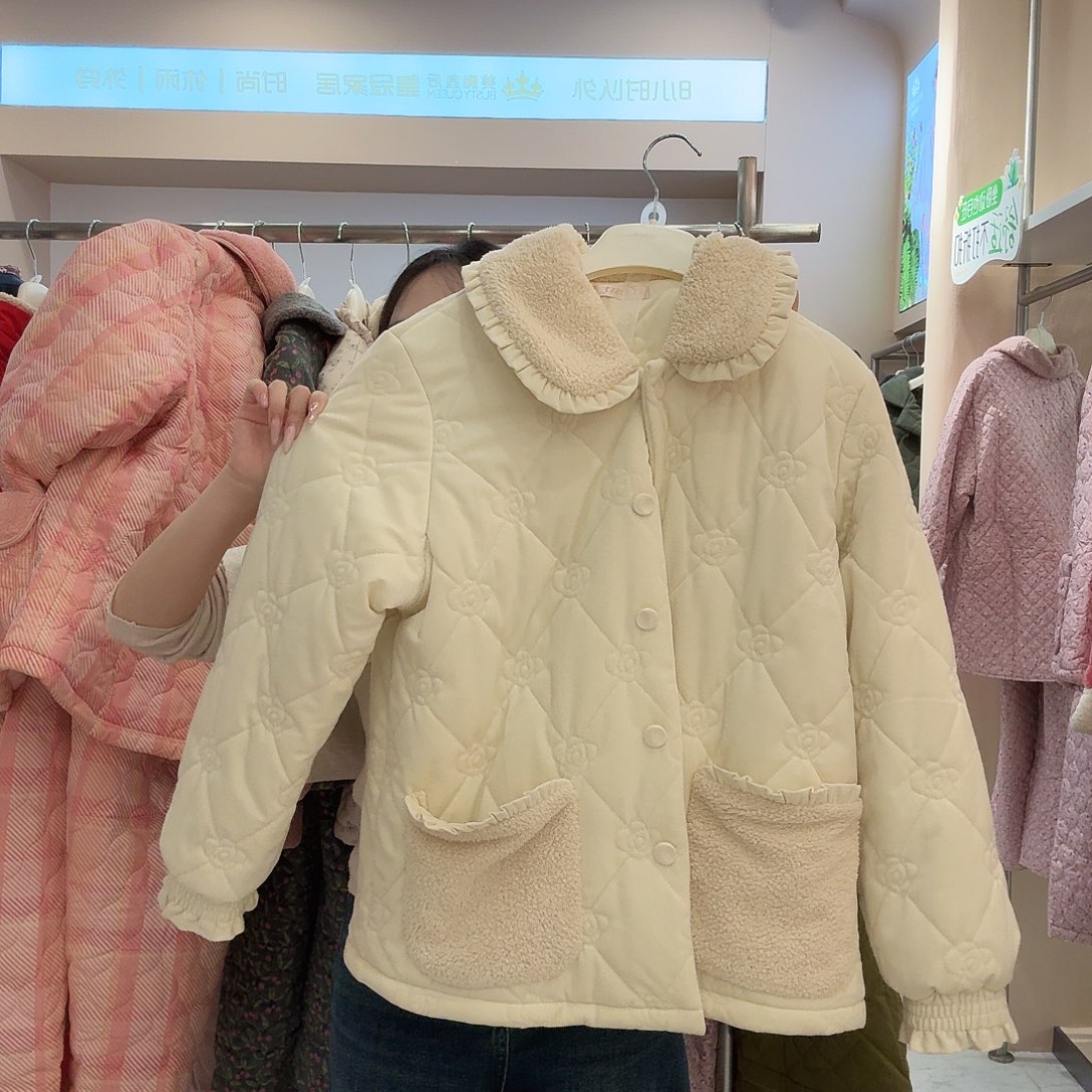 乔***.三醋酯纤维B34D258 奶白XXL码