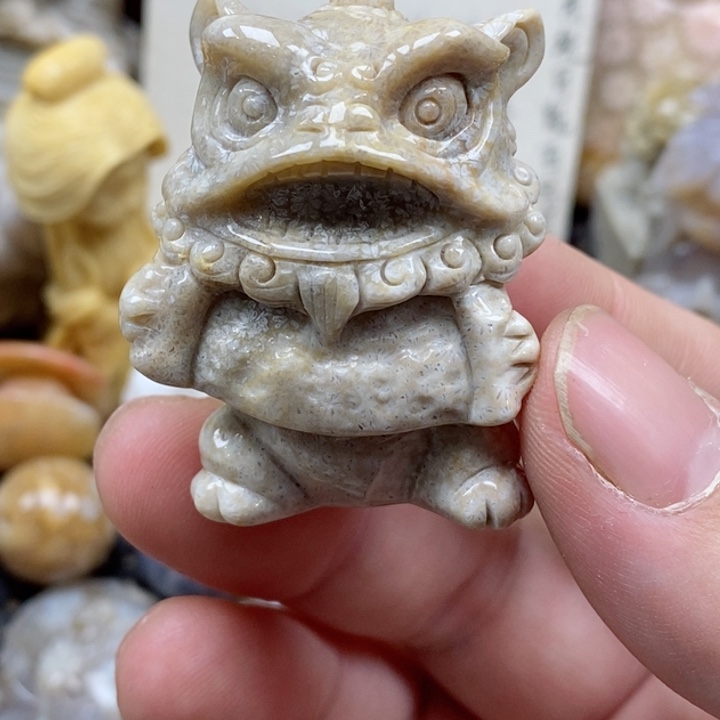 颈饰未镶嵌硅化珊瑚（珊瑚玉）