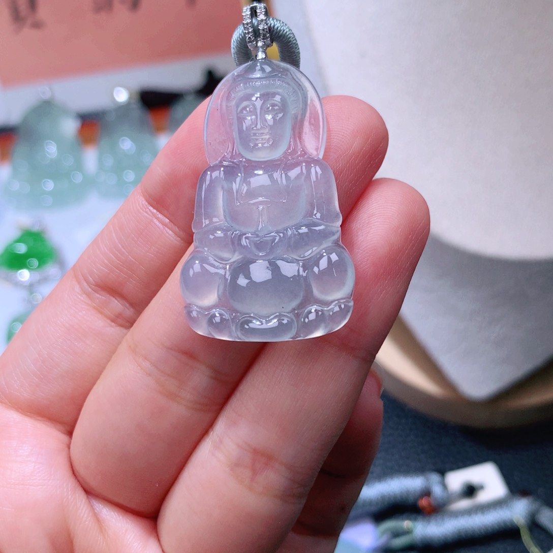 颈饰18K金镶嵌翡翠观音