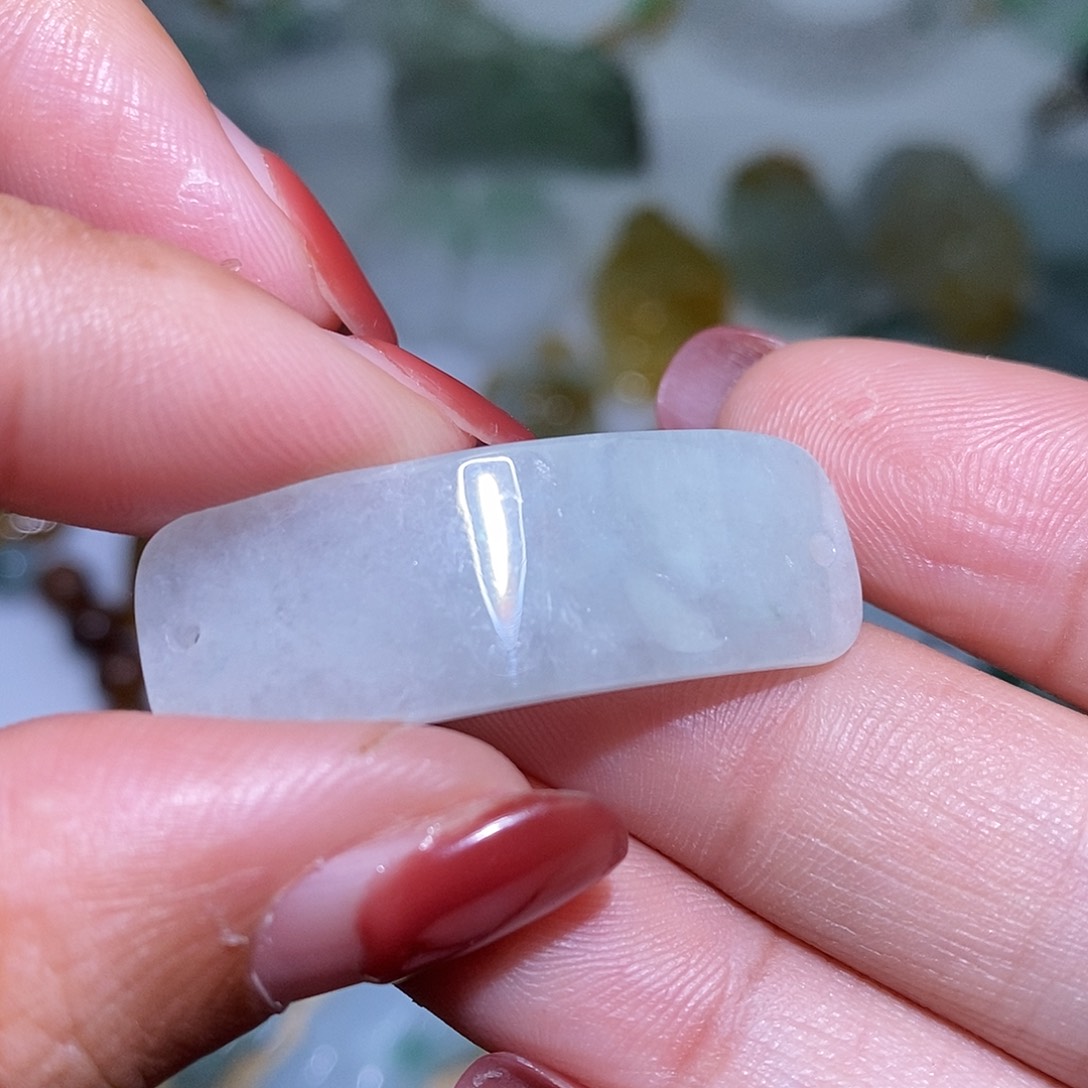 翡翠未镶嵌颈饰手牌