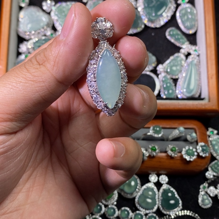 【闪购商品】翡翠颈饰未镶嵌天然