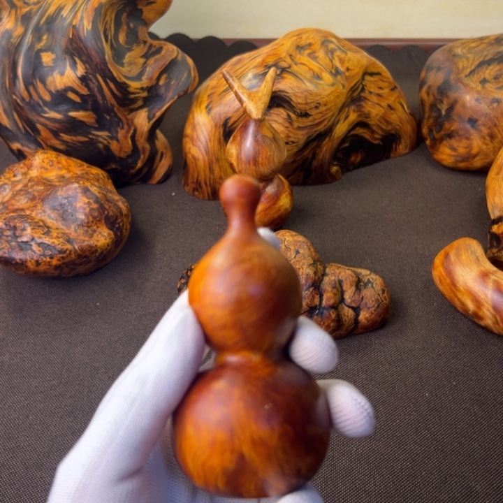 婷****松木长白山琥珀木