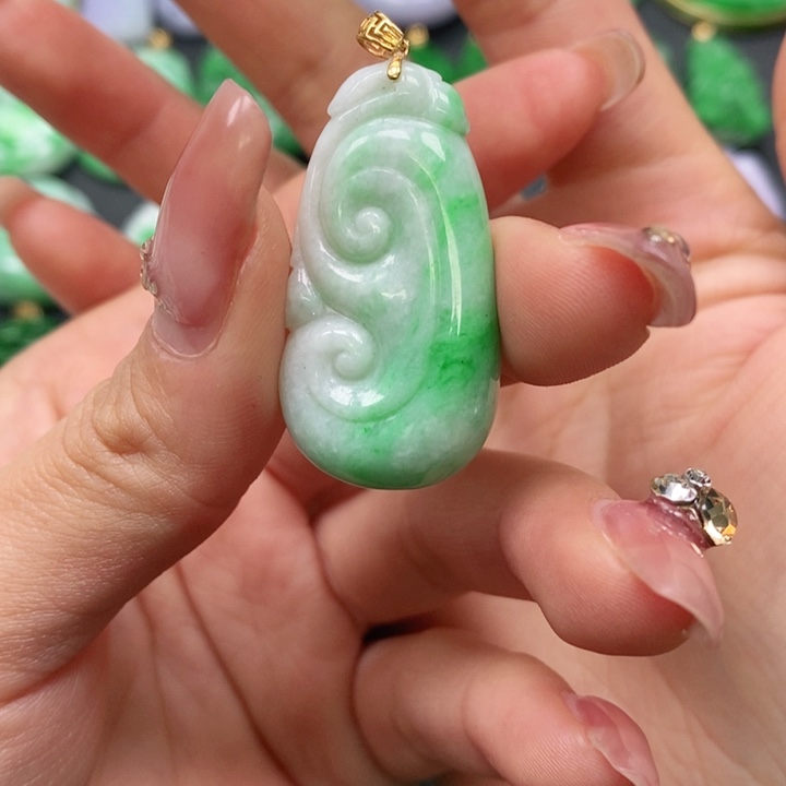 翡翠颈饰未镶嵌吊坠