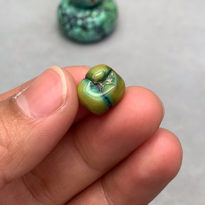 绿松石颈饰未镶嵌