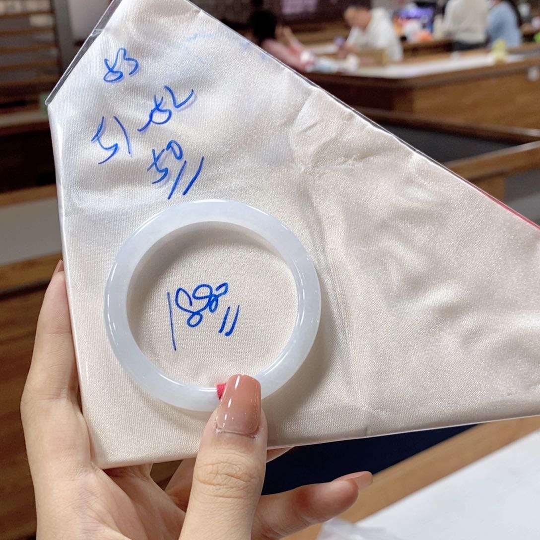 翡翠手镯未镶嵌买断
