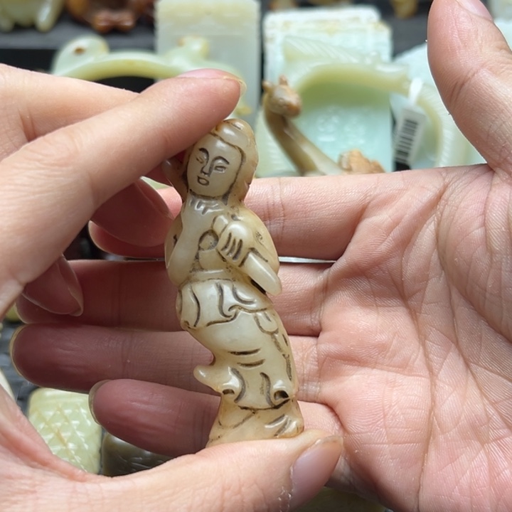 颈饰未镶嵌和田玉（糖玉）