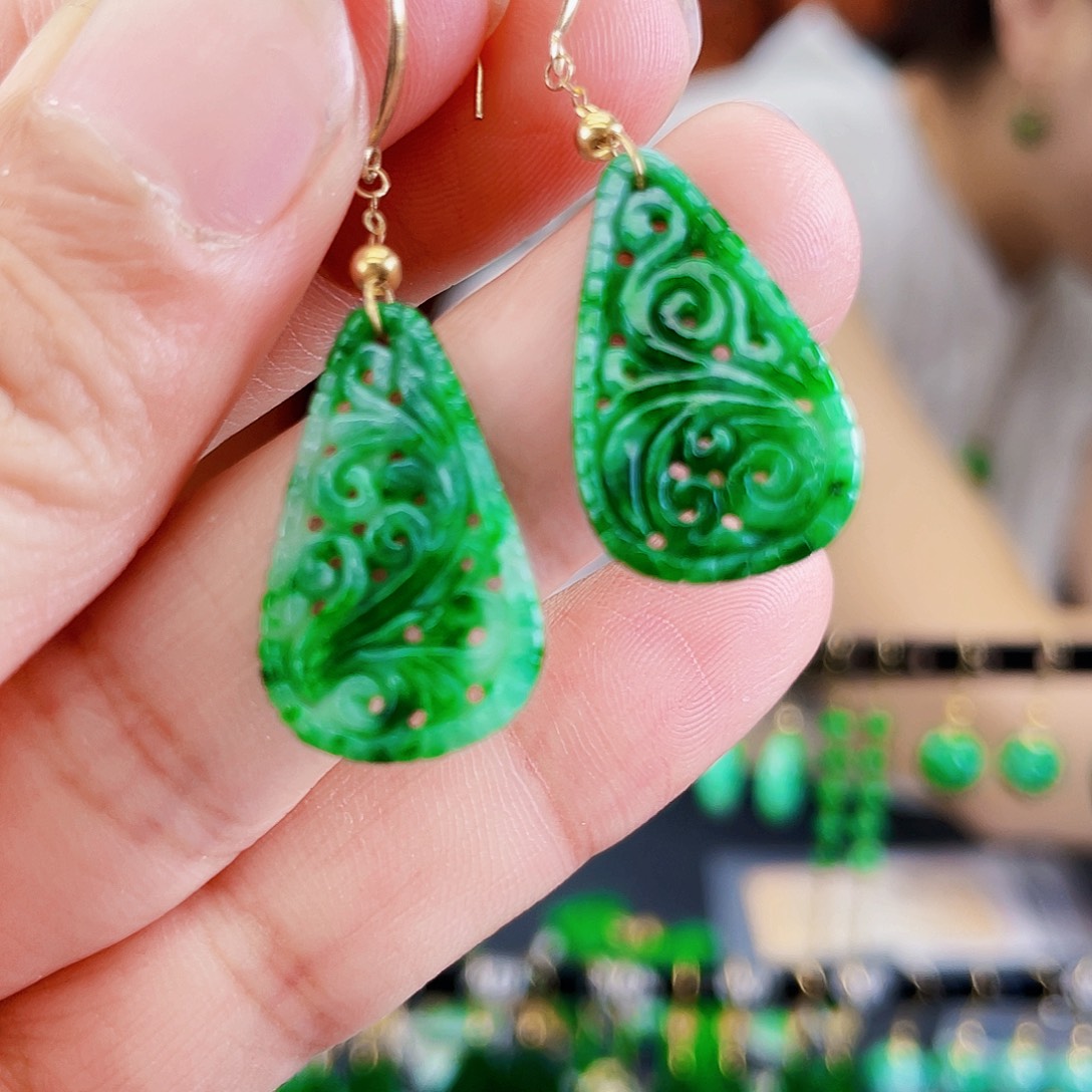 翡翠18K金镶嵌耳饰