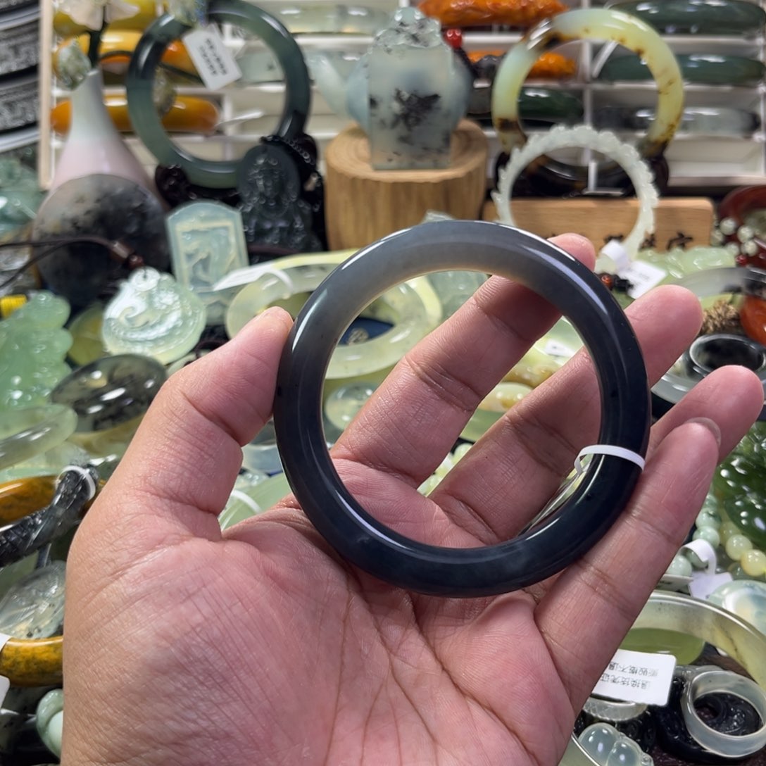 蛇纹石玉手镯未镶嵌