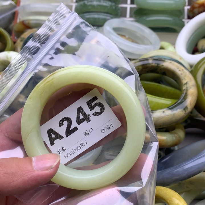 星***原蛇纹石玉未镶嵌手镯