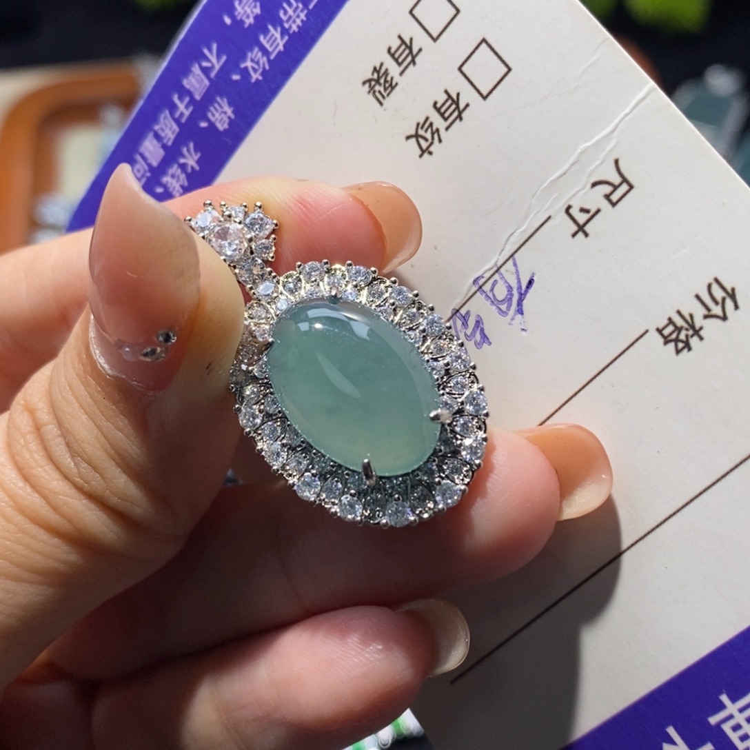 旺****翡翠未镶嵌颈饰翡翠