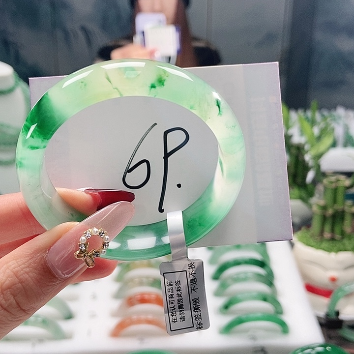 石英质玉手镯未镶嵌天然A货非洲翠手镯