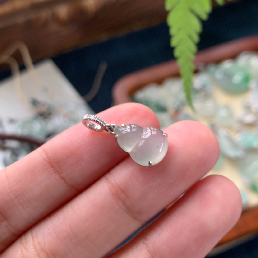 翡翠颈饰18K金镶嵌葫芦