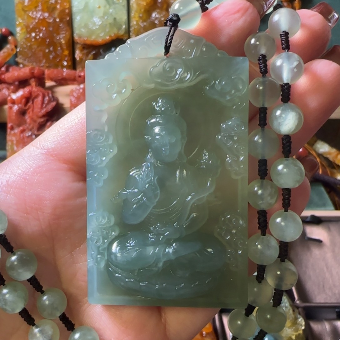 蛇纹石玉颈饰合金