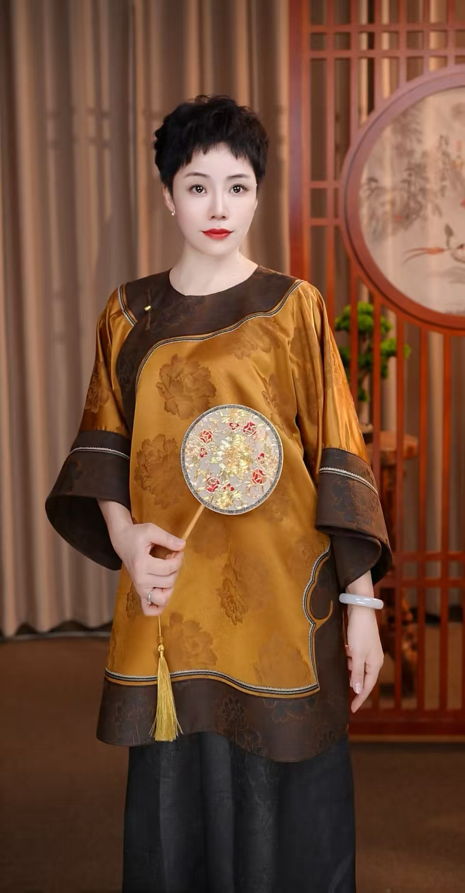 【20295】大王缎重手工百搭一片式姐姐服上衣(平仓价)