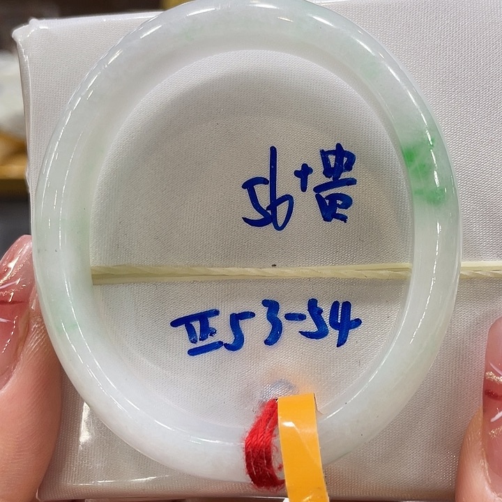 翡翠手镯未镶嵌翡翠手镯