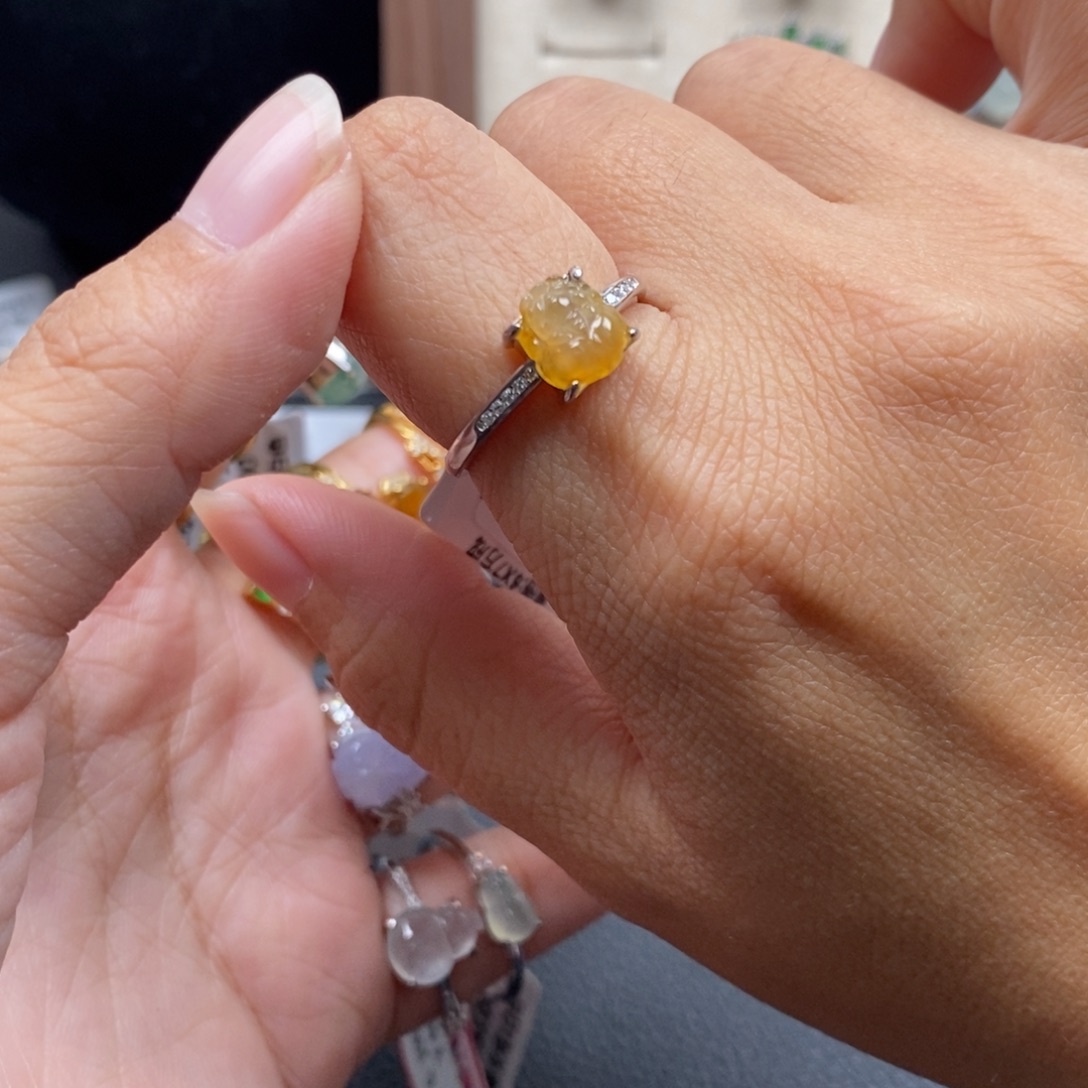 W***D翡翠银S925镶嵌戒指