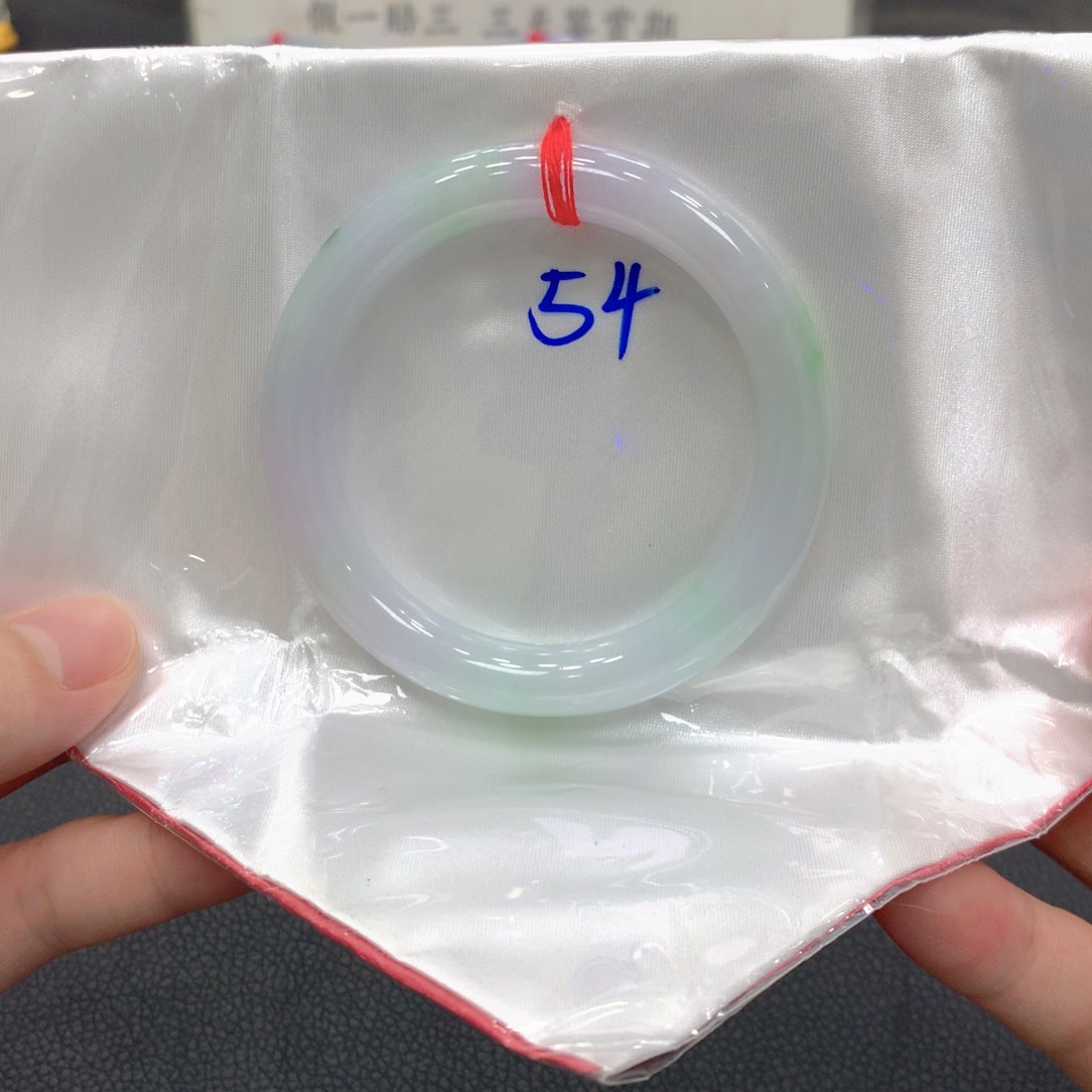 翡翠手镯未镶嵌翡翠