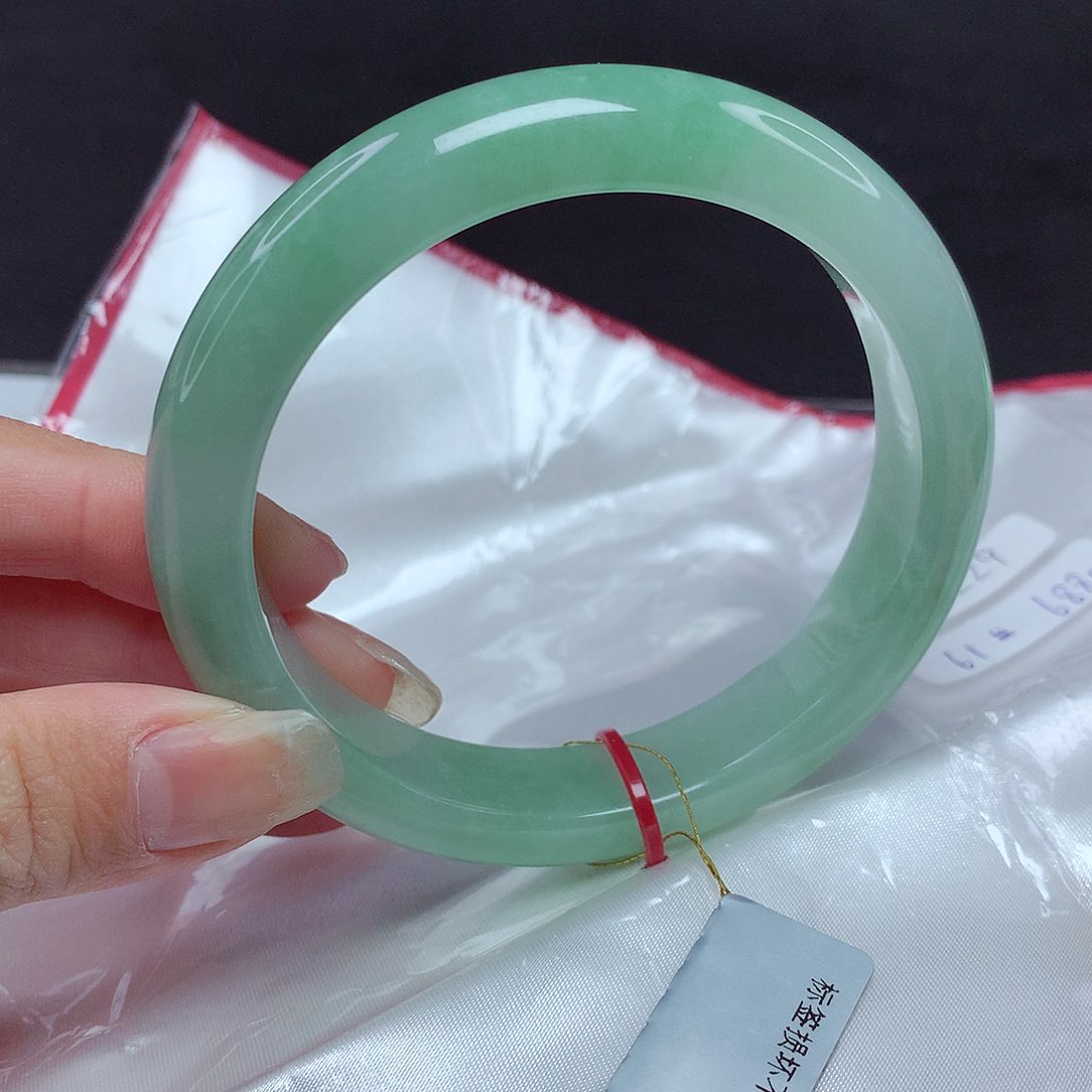 翡翠手镯未镶嵌61圈229