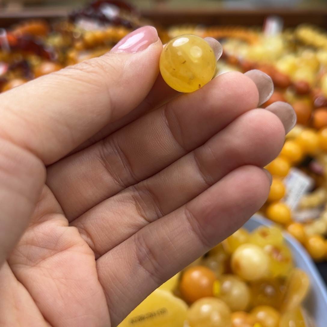 未镶嵌琥珀珠宝奇石